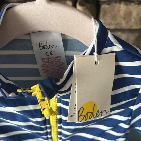 Boden long sleeve swimsuit 2-3T Girls - Picture 2 of 4